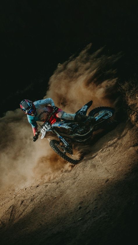 Kawasaki Dirt Bikes, Motocross Action, Ktm Dirt Bikes, Bronc Riding, Race Photography, Motocross Love, Cool Dirt Bikes, Image Moto, Motorcross Bike