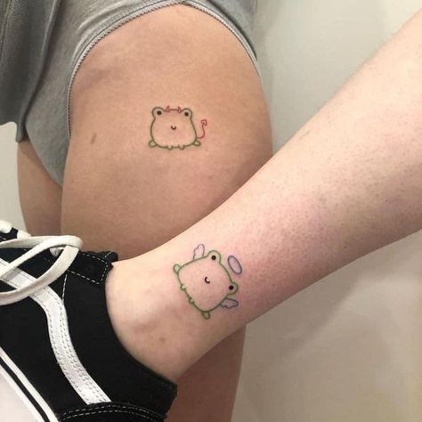 Cute Frog Tattoo, Elegance Tattoo, Feminine Tattoo Ideas, Matching Friend Tattoos, Matching Tats, Frog Tattoo, Artwork Anime, Feather Drawing, Native Tattoos