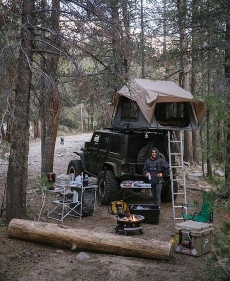 Jeep Living Travel, Jeep Camping Ideas, Jeep Overlanding, Jeep Wrangler Camping, Rooftop Tent Camping, Jeep Overland, Jeep Driving, Overland Jeep, Adventure Jeep