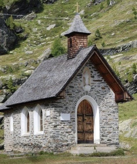 Chapel Interior, Small Chapels, Tiny Chapel, Chapel In The Woods, Stone Chapel, Abandoned Churches, Church Aesthetic, Old Country Churches, Country Churches