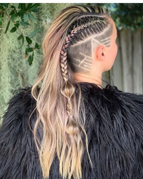 456 Likes, 51 Comments - KAT CHASE 🌹 (@kat_chase_) on Instagram: “⚔️¥ vikings are always in style ¥⚔️. . . Color and cut by me , braid and style by @florida.maam” Simple Viking Hairstyles Women, Viking Hairstyles Women, Viking Hairstyles Female, Viking Haircut, Viking Hairstyles, Undercut Long Hair, Viking Braids, Shaved Hair Designs, Viking Hair