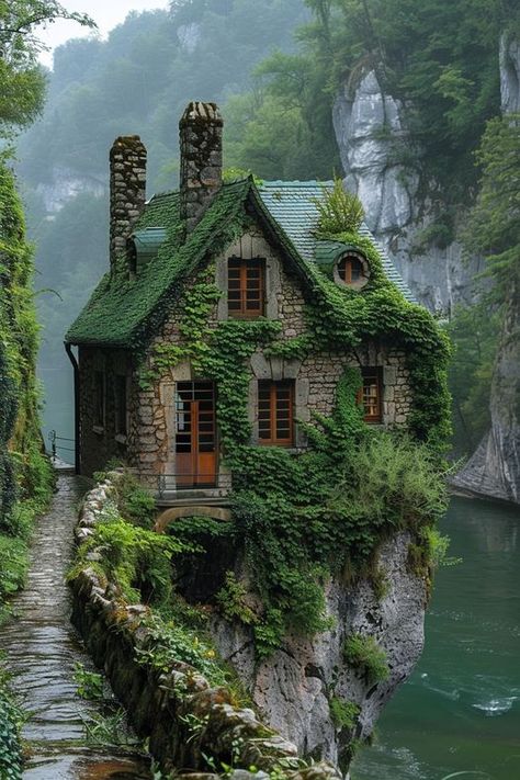 Fairytale Houses, Stunning Homes, Fairytale House, Old Homes, Storybook Homes, Forest Cottage, Fairytale Cottage, Fantasy Homes, Old Cottage