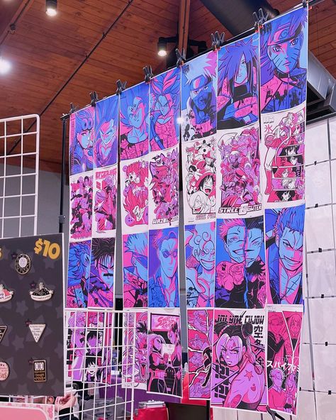 Anime Fest Etown Convention 💖✨ #animefest #animeconvention #pinktable #pinksetup #pinkaesthetic Anime Convention Aesthetic, Anime Convention Booth, Shop Setup Ideas, Alley Ideas, Dream Life Board, Convention Booth, Artist Space, Art Fair Booth, Cosplay Store