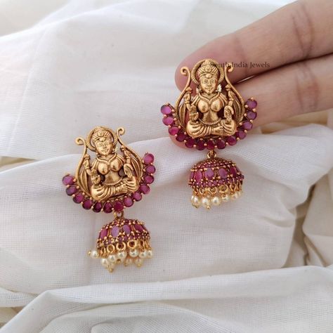 Earings Design Gold New Model Daily Wear, Makara Kundanalu Earrings, Makara Kundanalu, Daily Use Gold Earrings Indian, Gold Ear Rings, Temple Earrings, Jewellery Patterns, Lucky Earrings, Bollywood Makeup