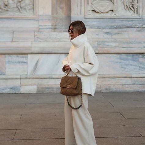 aylin koenig (@aylin_koenig) • Instagram photos and videos Chanel 19 Bag, Winter White Outfit, White Puffer, Blogger Street Style, Thanksgiving Outfit, Mode Inspo, Fancy Outfits, Looks Style, Winter Looks