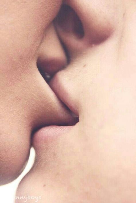 Kissing Isak & Even, Hugging Couple, Love Kiss, Kissing Couples, Hugs And Kisses, Love Couple, We Heart It, Kiss, Wattpad