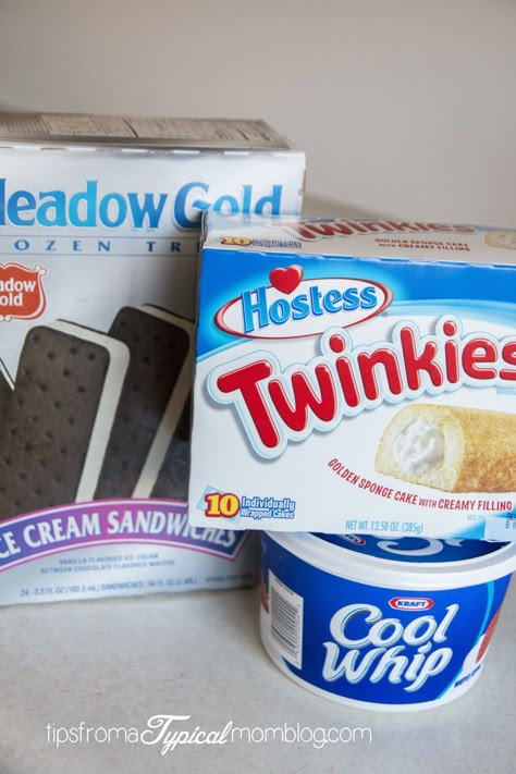 Frozen Twinkies and Ice Cream Sandwich Cake Twinkie Desserts, Cloud Dessert, Ice Cream Sandwich Cake Recipe, Ice Cream Sandwich Dessert, Freezer Desserts, Cream Sandwich Cake, Twinkie Cake, Cake Frozen, Easy Ice Cream Cake