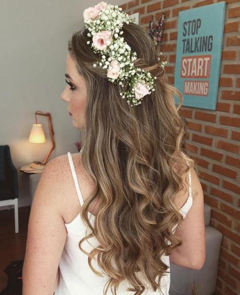 Simple Bridal Half Updo With A Flower Crown Half Up Wedding Hair, Flower Crown Hairstyle, Simple Wedding Hairstyles, Best Wedding Hairstyles, Hairstyles Updo, Wedding Hairstyles Half Up Half Down, Half Updo, Wedding Hair Flowers, Wedding Hair Down