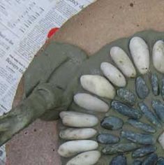 Making a Pebble Mosaic Step - Garden Molds Thinset Mortar Crafts, Step Garden, Muriatic Acid, Stone Mosaic Art, Mosaic Walkway, Pebble Mosaic Tile, Mosaic Stepping Stone, Stepping Stone Molds, Garden Pathways