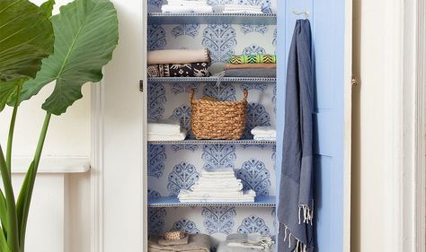 Linen closet shelving