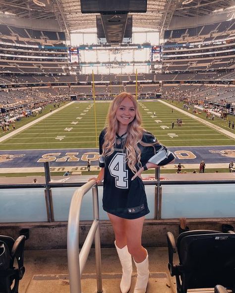 Dallas Cowboy Game Outfit, Dallas Cowboys Football Game Outfit, Nfl Gf Outfits, Dallas Cowboys Jersey Outfit Woman, Cowboys Game Day Outfit, American Football Jersey Outfit, Cowboys Jersey Outfit Woman, Dallas Cowboys Outfits Woman, Cute Nfl Gameday Outfits