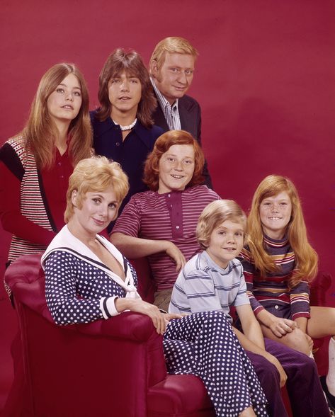 'The Partridge Family' premiered in 1970, instantly becoming one of the defining TV shows of the decade. via @AOL_Lifestyle Read more: https://www.aol.com/article/entertainment/2017/11/21/david-cassidy-70s-teen-idol-and-star-of-partridge-family-dies-at-67/23284916/?a_dgi=aolshare_pinterest#fullscreen Partridge Family Cast, Suzanne Crough, Danny Bonaduce, Tv Dads, Susan Dey, The Partridge Family, Abc Photo, Shirley Jones, Katie Cassidy