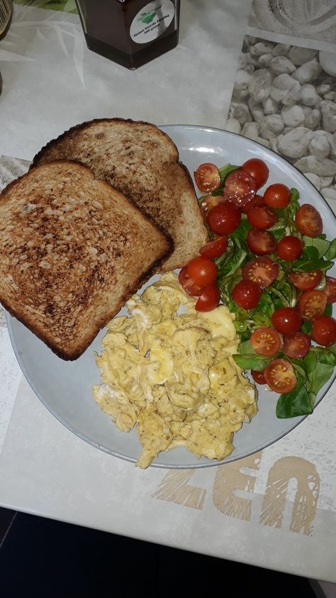 Scrambled eggs, salad and toast Eggs Salad, Egg Toast, Scrambled Eggs, Healthy Breakfast, French Toast, Toast, Salad