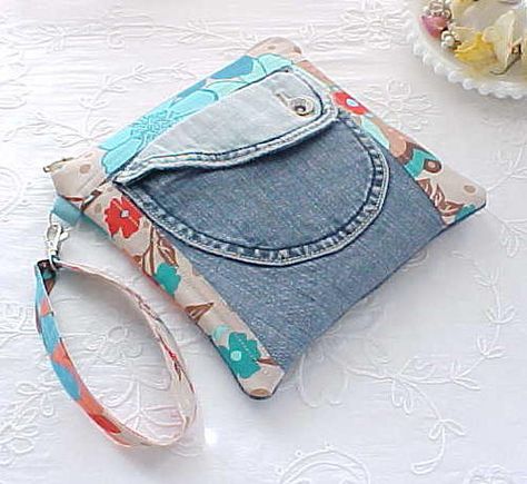 Recycled Denim Pocket Pouch Jean Pocket Purse, Recycling Jeans, Jean Purses, Denim Crafts Diy, Denim Bags, Blue Jeans Crafts, Denim Projects, Denim Handbags, Denim Purse