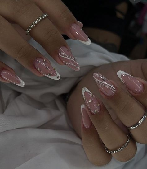 Elegant Acrylic Nails, Bridal Shower Nails, Elegant Almond Nails, Nails Acrylic Almond, Trendy Almond Nails, Cute Almond Nails, Molde F1, Long Red Nails, Simple Fall Nails