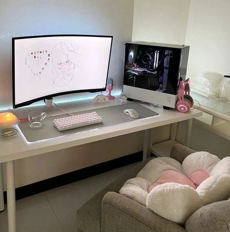 White Pc Setup Minimalist, Pc Setup Simple, Pc Aesthetic Setup, Simple Pc Setup, Gaming Set Up Aesthetic, Pc Gaming Setup Ideas, Girl Gaming Setup, White Gaming Setup, Set Up Gaming