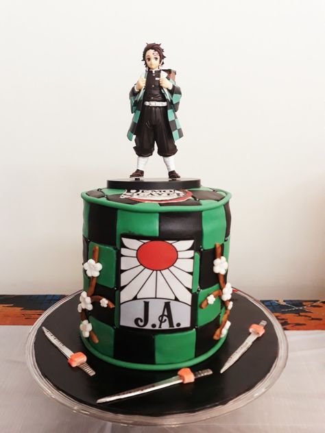 Demon Slayer Cake Tanjiro, Tanjiro Birthday Cake, Anime Birthday Cake Ideas Demon Slayer, Tanjiro Cake, Demon Slayer Birthday Cake, Demon Slayer Cake Ideas, Demon Slayer Birthday Party, Demon Slayer Cake, Demon Slayer Birthday