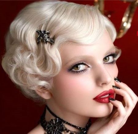 Retro inspired hairstyle  - Chic and Romantic: 20 Best Wedding Hairstyles for Short Hair - EverAfterGuide Vintage Short Hair, Formal Hairstyles For Short Hair, Kort Bob, Flapper Hair, Short Hair Bride, 1950s Hairstyles, 50s Hairstyles, 1920s Hair, Retro Hairstyles