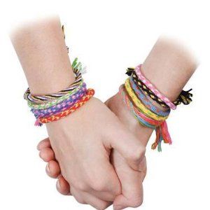 Make Your Own Friendship Bracelets: Amazon.co.uk: Toys & Games Iphone Bracelet, Yarn Friendship Bracelets, Friendship Bracelet Kit, Cute Friendship Bracelets, Pink Galaxy, Bracelet Kits, Crafts With Pictures, Bracelet Tutorial, Kits For Kids