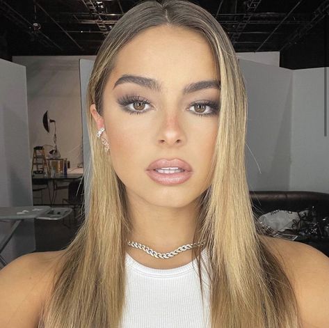 addison rae's instagram post 12/09/2021 Formal Makeup, Busty Fashion, Makijaż Smokey Eye, Addison Rae, Famous Girls, Fashion Images, Bellini, Makeup Hair, Makeup Inspo