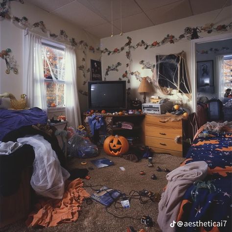 Midwest Autumn, Halloween Town Aesthetic, Childhood Halloween, Halloween 90s, Halloween Room, Season Of The Witch, Best Seasons, House Room, Autumn Aesthetic