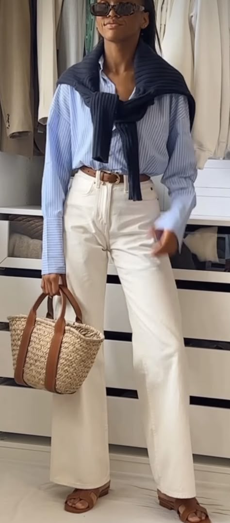 Outfit Jean Blanc, Outfit Pantalon Blanc, Ecru Jeans Outfits, Palette Summer, Ootd Jeans, Mon Dressing, Look Jean, Coastal Grandmother, Mommy Style