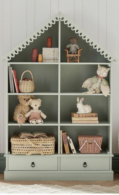 Reading Book Kids Room, Girls Room Bookshelf, Toddler Book Nook, Nursery Bookshelf Ideas, Playroom Aesthetic, Library Playroom, Retro Boys Room, Play Nook, Baby Bookshelf