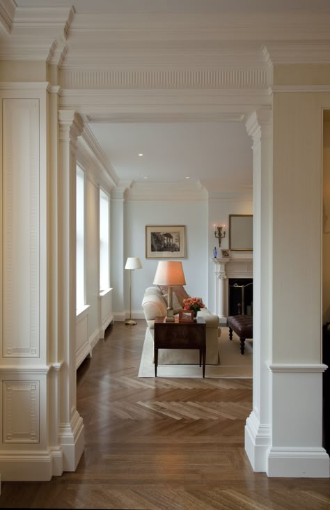 Classic Park Avenue Apartment - Vella Interiors Park Avenue Apartment Aesthetic, Babe Paley Apartment, Park Avenue Apartment Interiors, Classic Nyc Apartment, Park Avenue Aesthetic, Upper East Side Apartment Interior, Park Avenue Princess Aesthetic, Charlotte York Apartment, London Townhouse Interior