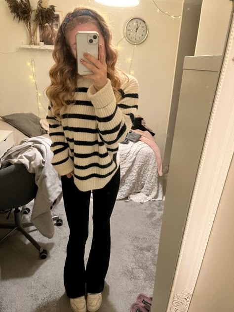 Striped Sweater Outfit, Sixth Form Outfits, Stockholm Stil, Sixth Form, Autumn Fits, Outfit Inspo Casual, Stockholm Style, Sweater Outfit, Stockholm Fashion