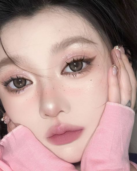 Dove Make Up, Dove Eyes Make Up, Pigeon Eyes, Pop Makeup, Makeup Korean, Ulzzang Makeup, Make Up Inspo, Cute Makeup Looks, Ulzzang Couple