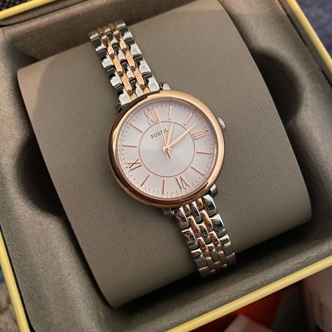 Trendy Watches Women, Trendy Watches Women Fashion, Elegant Watches Women, Watches Women Simple, Pretty Watches, Womens Designer Watches, Casio Vintage, Rolex Women, Silver Watches Women