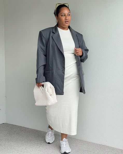 Oversized Blazer Plus Size Outfit, Fall Curve Outfit, Oversized Blazer Plus Size, Blazer Over Dress Outfits, Blazer With Dress Outfit, Plus Size Blazer Outfits, Curve Outfits Plus Size, Plus Size Minimalist Outfits, Blazer Over Dress