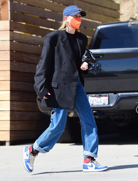 Hailey Baldwin Street Style, Mode Ulzzang, Business Casual Blazer, Celebrity Street Style, Sarah Jessica Parker, Mode Inspo, Casual Blazer, Blazer Outfits, 가을 패션