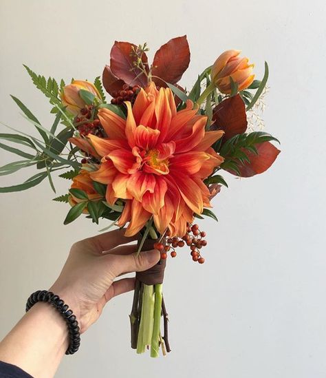 Real Wedding Flowers, Orange Wedding Bouquet, Small Bridal Bouquets, Small Wedding Bouquets, Orange Bouquets, Bridal Bouquet Fall, Wedding Reception Flowers, Boquette Flowers, Flowers Bouquet Gift