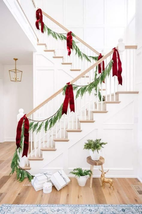 16 Velvet Christmas Decorating Ideas » Lady Decluttered Red Velvet Ribbon Christmas Decor, Simple Red Christmas Decor, Traditional Red Christmas Decor, Modern Red Christmas Decor, Christmas Lobby Decor, Red Bow Christmas Decor, Bow Christmas Decor, Classic Traditional Christmas Decor, 2024 Christmas Decor Trends