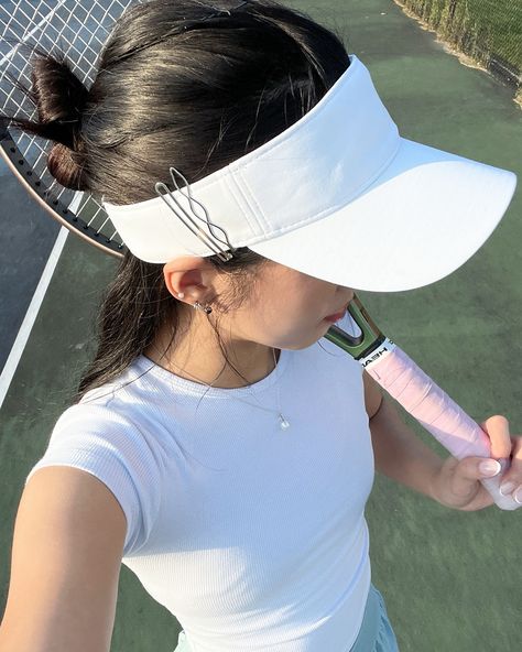 Tennis look 🎾 Added some clips to my visor ✨ . . . . . . . #tennislook #tennis #tennisplayer #tennisoutfit #tenniscourt #wilsonblade #tennisraquet ————————————————————————————— Tennis Raquet Toronto, Tennis Outfit Toronto, Tennis Court Toronto, Gym Outfit Toronto, Tennis Player Toronto, Wilson Blade Tennis Tennis Visor, Tennis Outfit, Tennis Player, Tennis Clothes, Best Player, Tennis Players, How To Style, Tennis Court, Gym Outfit