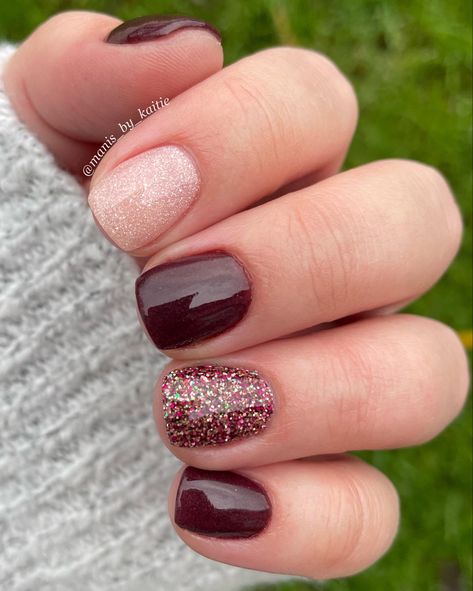 Neutral Finger Nails, Fall Nails Mixed Colors, Shellac Nails Fall Autumn, Plum Gel Nail Designs, Fall Gel Mani, Hairstylist Nails Ideas, Fall Nail Designs Autumn Classy Short, Multicolored Nails Winter, Thanksgiving Gel Nail Ideas