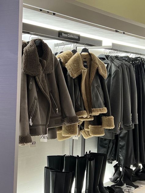 Shearling Jacket Outfit Aesthetic, Shearling Moto Jacket Outfit, Zara Jacket 2023, Zara Clothes Aesthetic, Lether Girl Jacket Aesthetic, Brown Shearling Jacket Outfit, Dystopian Robot, Zara Shearling Jacket, Winter Jackets 2023