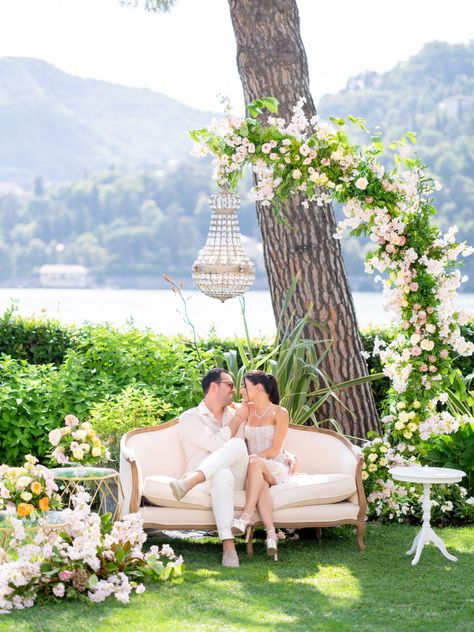 Wedding Portrait Lounge, Portrait Lounge Wedding, Lake Como Couple, Luxury Cocktail Party, Garden Engagement Party, Swan House Wedding, Party Couple, Portraits Poses, Portraits Ideas