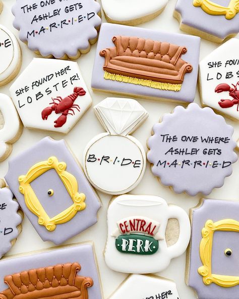 Watched FRIENDS Reunion? Now Take Cues To Plan A Friends-Themed Wedding! Friends Bridal Shower Theme, Friends Themed Wedding, Bachelorette Cookies, Wedding Questions, Friends Reunion, Friends Cake, Bridal Shower Cookies, Friends Bridal, Bridal Bachelorette Party