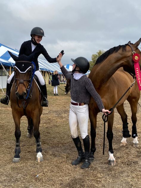 Horse Riding Friends Aesthetic, Free Rein Aesthetic, Eventing Aesthetic, Equestrian Couple, Equitation Aesthetic, Equestrian Friends, Horses Aesthetic, Horse Girl Aesthetic, Equestrian Memes