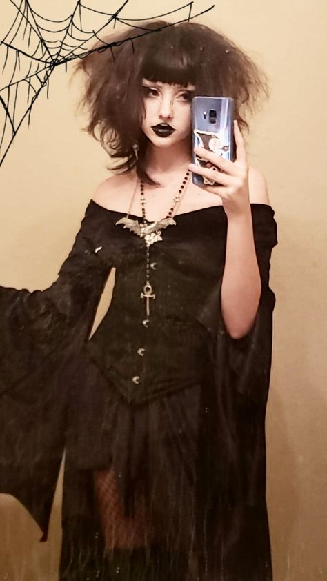 Traditional Goth Aesthetic, Traditional Goth Makeup, Trad Goth Outfits, Outfits Goth, Goth Outfit Inspo, Witch Clothing, Traditional Goth, Goth Fits, Goth Stuff