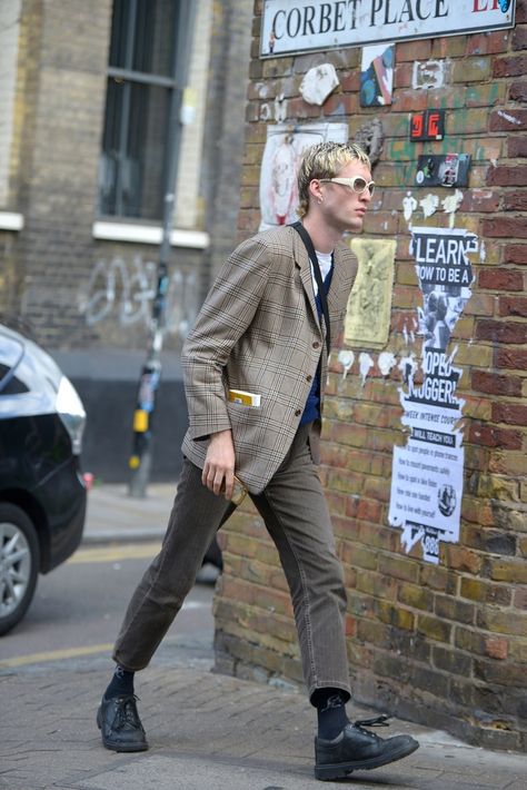 Berlin Mens Street Style, Berlin Street Style, Berlin Fashion Street, Celine Accessories, Celine Triomphe, London Spring, Berlin Fashion, Mens Outfit Inspiration, Well Groomed Men