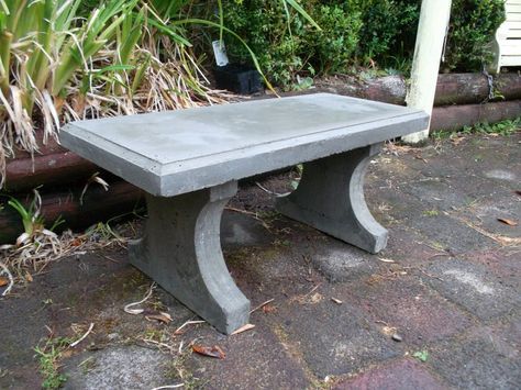 How to make a concrete seat Concrete Bench Molds, Concrete Garden Bench, Concrete Benches, Cement Bench, Diy Bench Outdoor, Yard Furniture, Concrete Bench, Concrete Construction, Cheap Patio