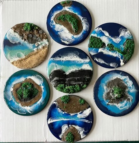 Resin Fridge Magnet Ideas, Resin Fridge Magnets Diy, Resin Magnet Ideas, Ocean Art Resin, Mini Resin Art, Exposy Resin Ideas, Cute Fridge Magnets Diy, Fridge Magnets Diy, Epoxy Magnets