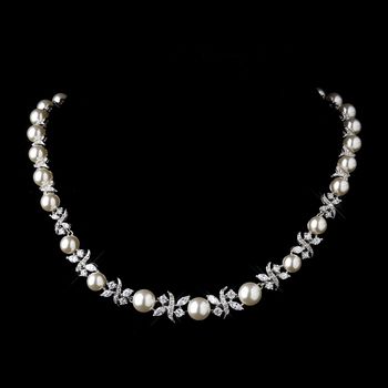 Reception Jwellery, Pearl Diamond Necklace, Antique Gold Earrings, Bridal Necklace Designs, American Diamond Jewellery, Diamond Pendants Designs, Antique Jewellery Designs, Pearl Vintage, Pearl Necklace Designs