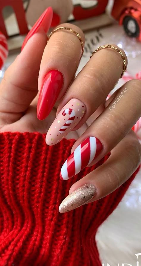 Xmas Nail Designs, Christmas Nail Colors, Festive Nail Designs, Unghie Nail Art, Red Christmas Nails, Festive Nail Art, Winter Nails Acrylic, Cute Christmas Nails, Christmas Nails Easy