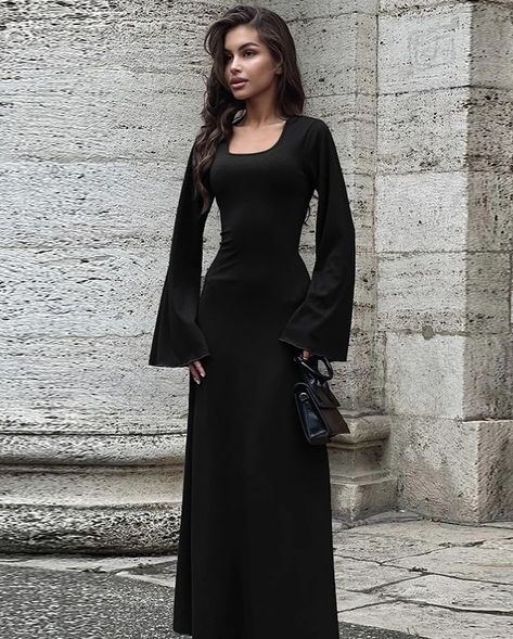 Make an entrance in our Maxi Dress with Trumpet Sleeves. Visit the link in bio to shop our products 🛍️ Refer to our website for size charts 🫶🏻 Happy Shopping! #fyp #foryou #clothingbrand #instafashion #elegantfashion #timelessstyle #summerdress Sleek Dress, Flare Sleeve Dress, Flare Long Sleeve, Elegant Pattern, Elegantes Outfit, Streetwear Fashion Women, Bell Sleeve Dress, 가을 패션, Maxi Dress With Sleeves