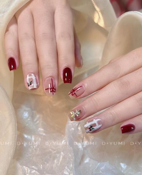 Nail Christmas Korea, Noel Nail, Nails Tay, Nail Noel, Matte Pink Nails, Red Nails Glitter, Nail Art Photos, Subtle Nails, Plaid Nails