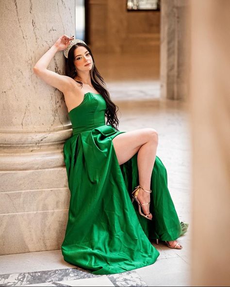 🎄 With @ryanhoustonphotography @slcfashionphotoshoots #slcfashionphotoshoots #modeling #gowns #eveninggowns #modelshoot #modellife Model Life, Evening Gowns, Quick Saves